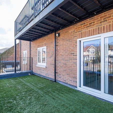 2 Bedroom Penthouse With Parking High Wycombe By 360Stays Exterior foto