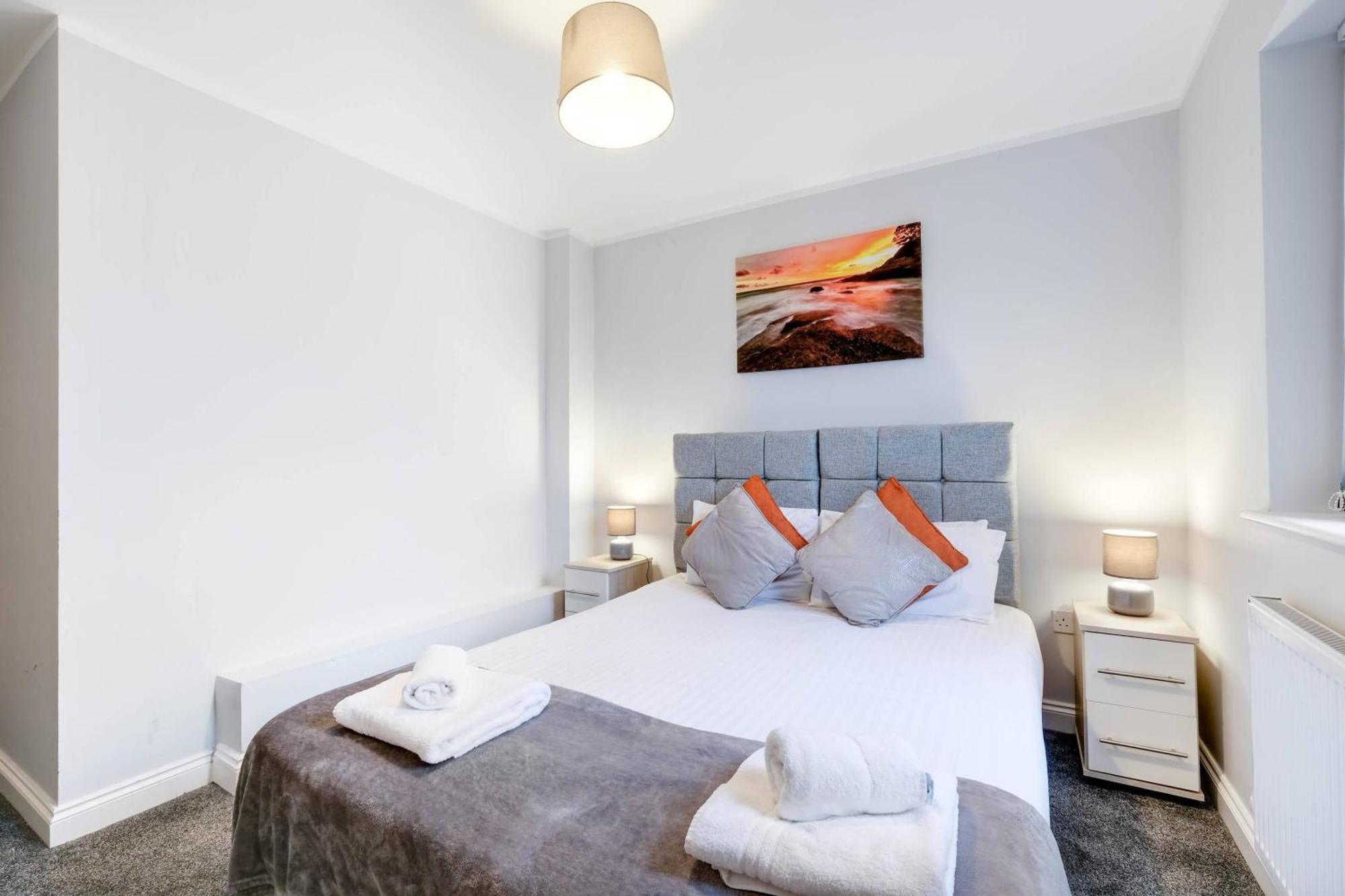 2 Bedroom Penthouse With Parking High Wycombe By 360Stays Exterior foto