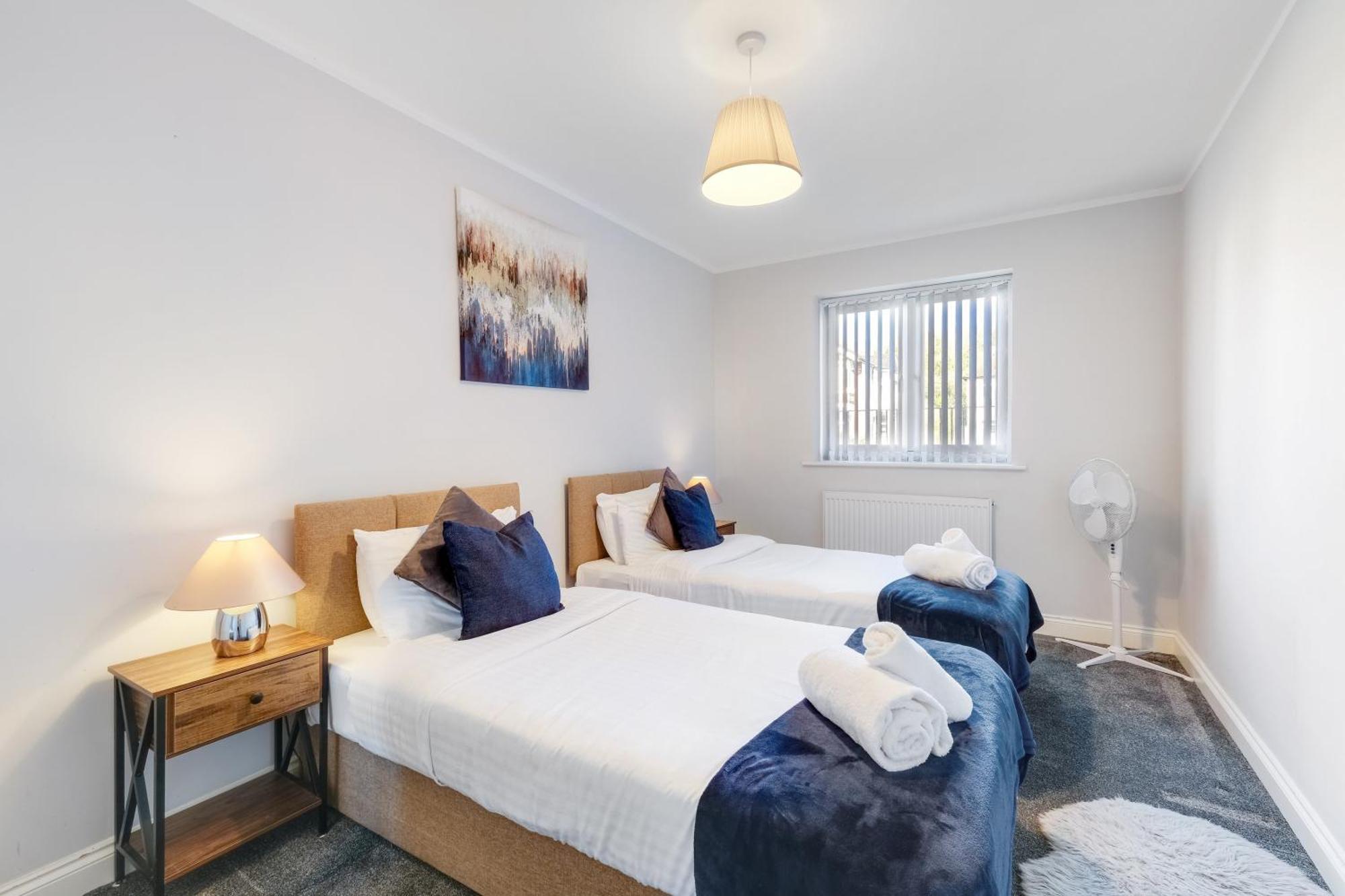 2 Bedroom Penthouse With Parking High Wycombe By 360Stays Exterior foto