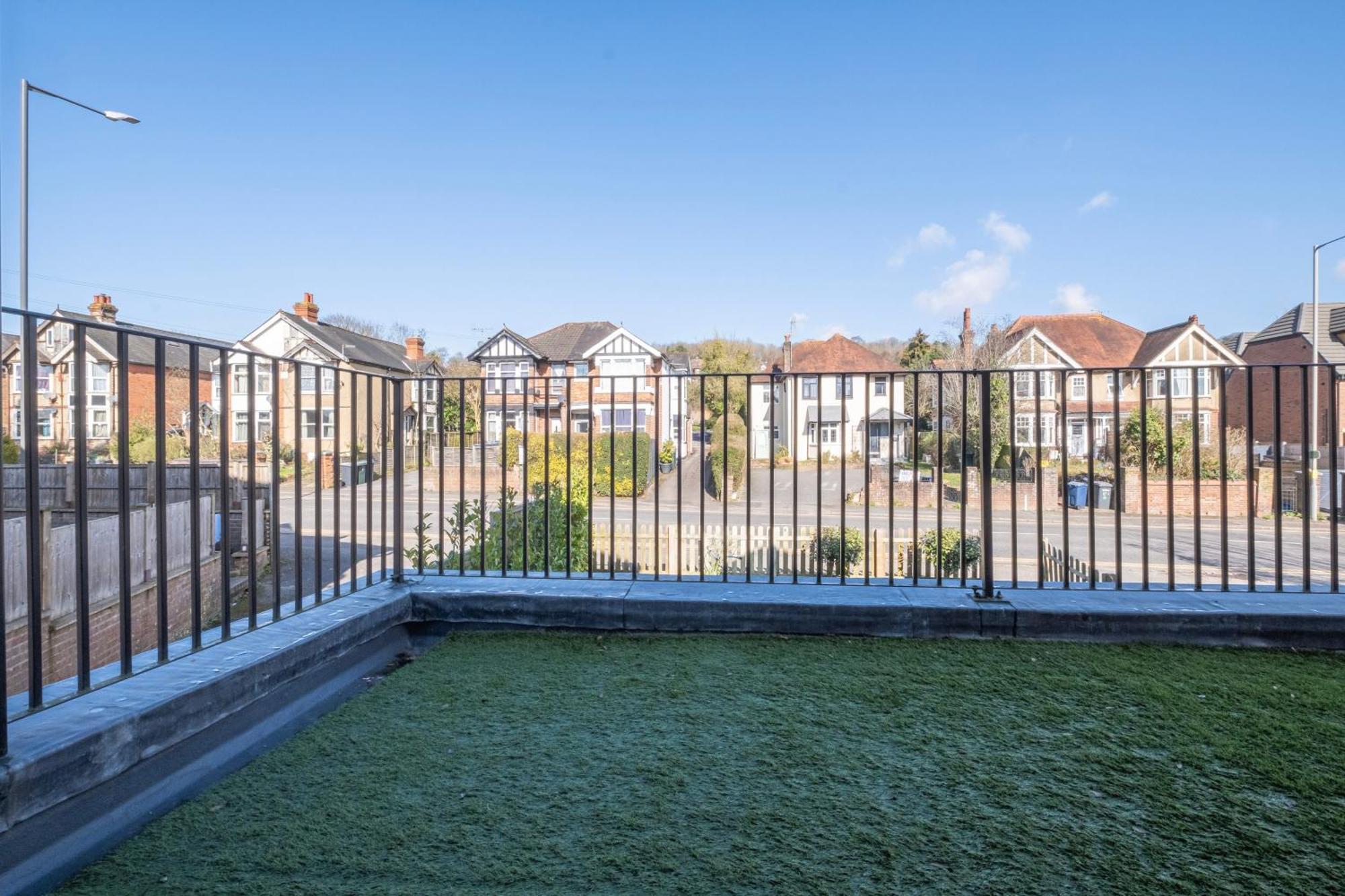 2 Bedroom Penthouse With Parking High Wycombe By 360Stays Exterior foto