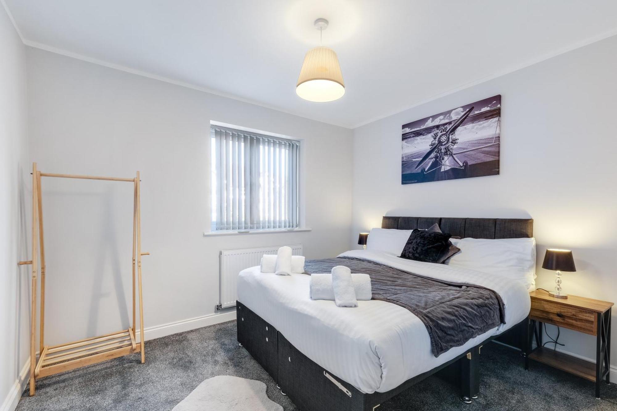 2 Bedroom Penthouse With Parking High Wycombe By 360Stays Exterior foto