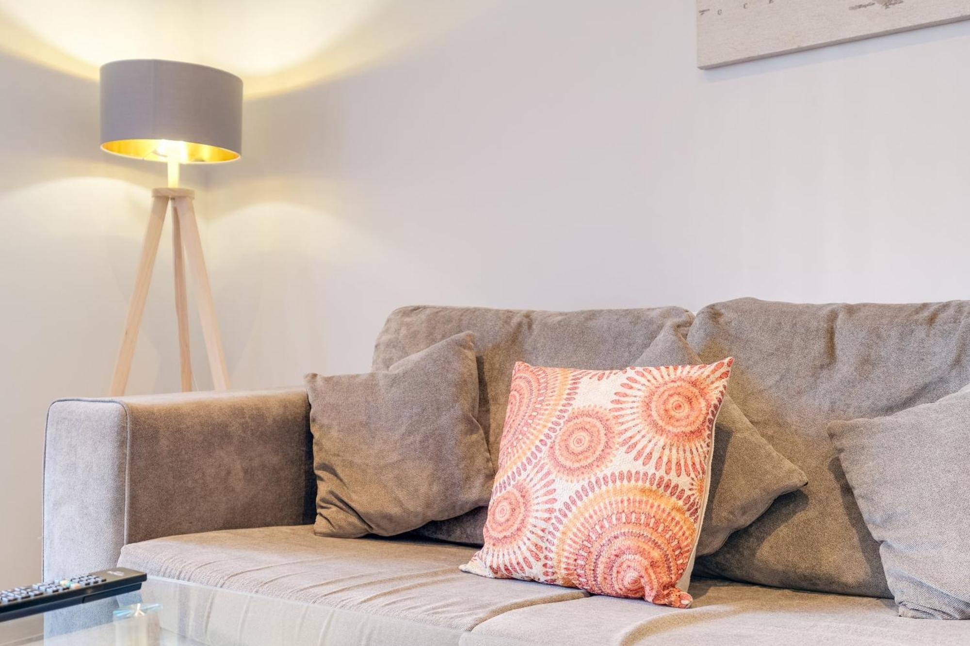 2 Bedroom Penthouse With Parking High Wycombe By 360Stays Exterior foto