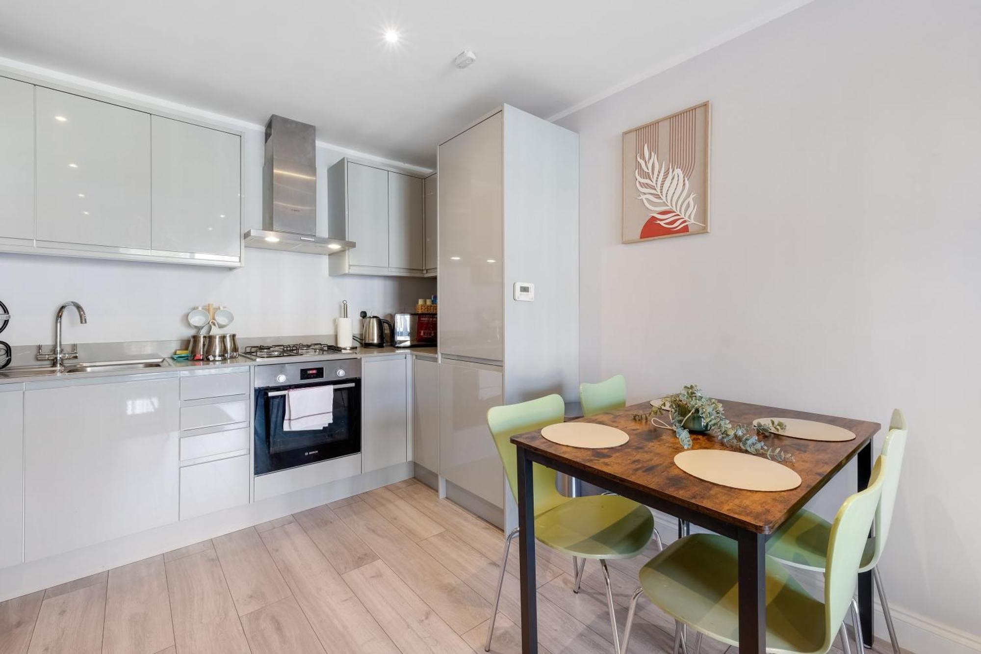 2 Bedroom Penthouse With Parking High Wycombe By 360Stays Exterior foto